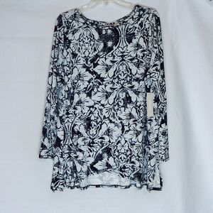 Chicos Zenergy Long Sleeve Floral Tunic Black and White Size 2 With Tags